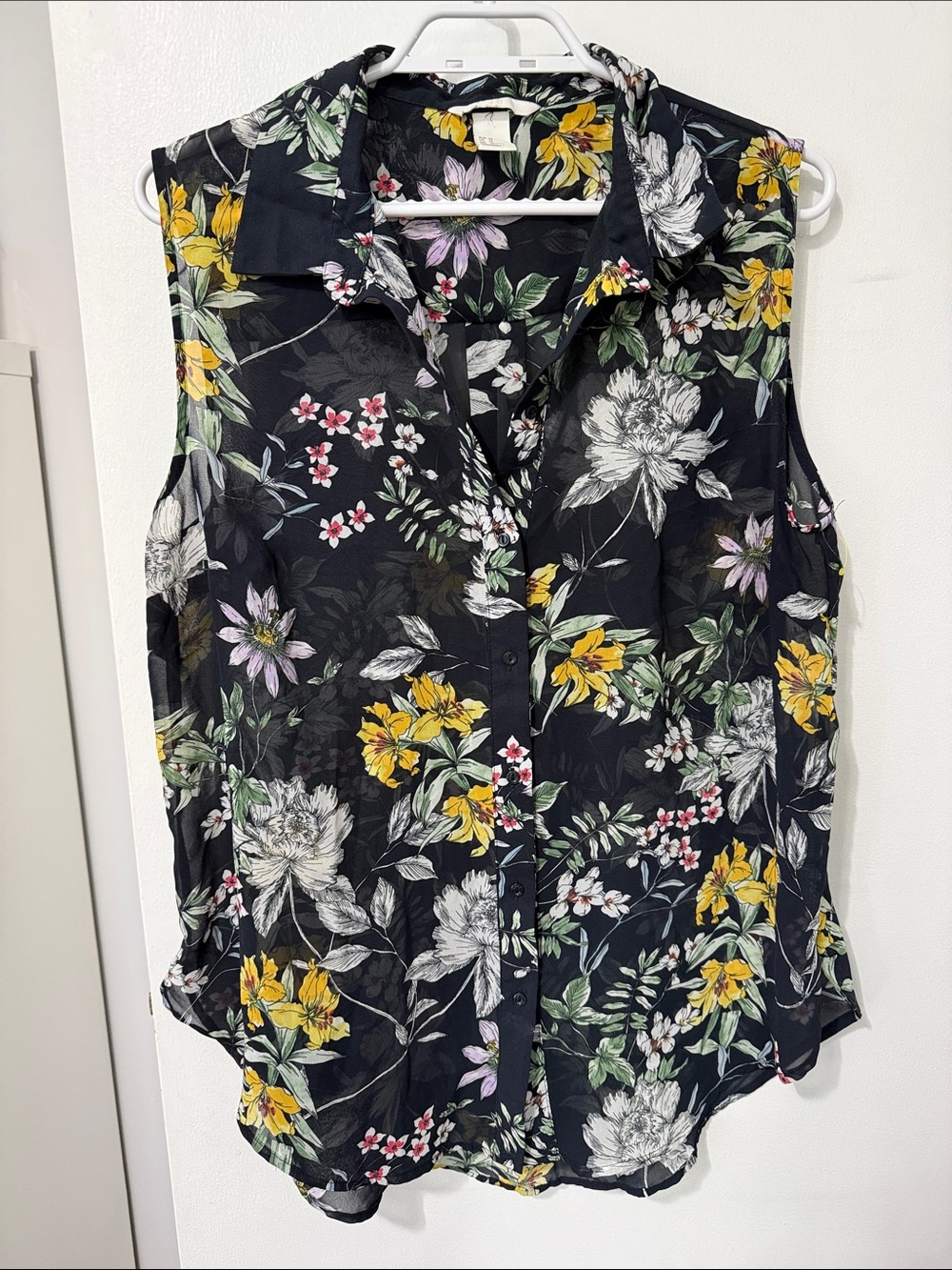 H&M Black Sleeveless Floral Button-Front Blouse